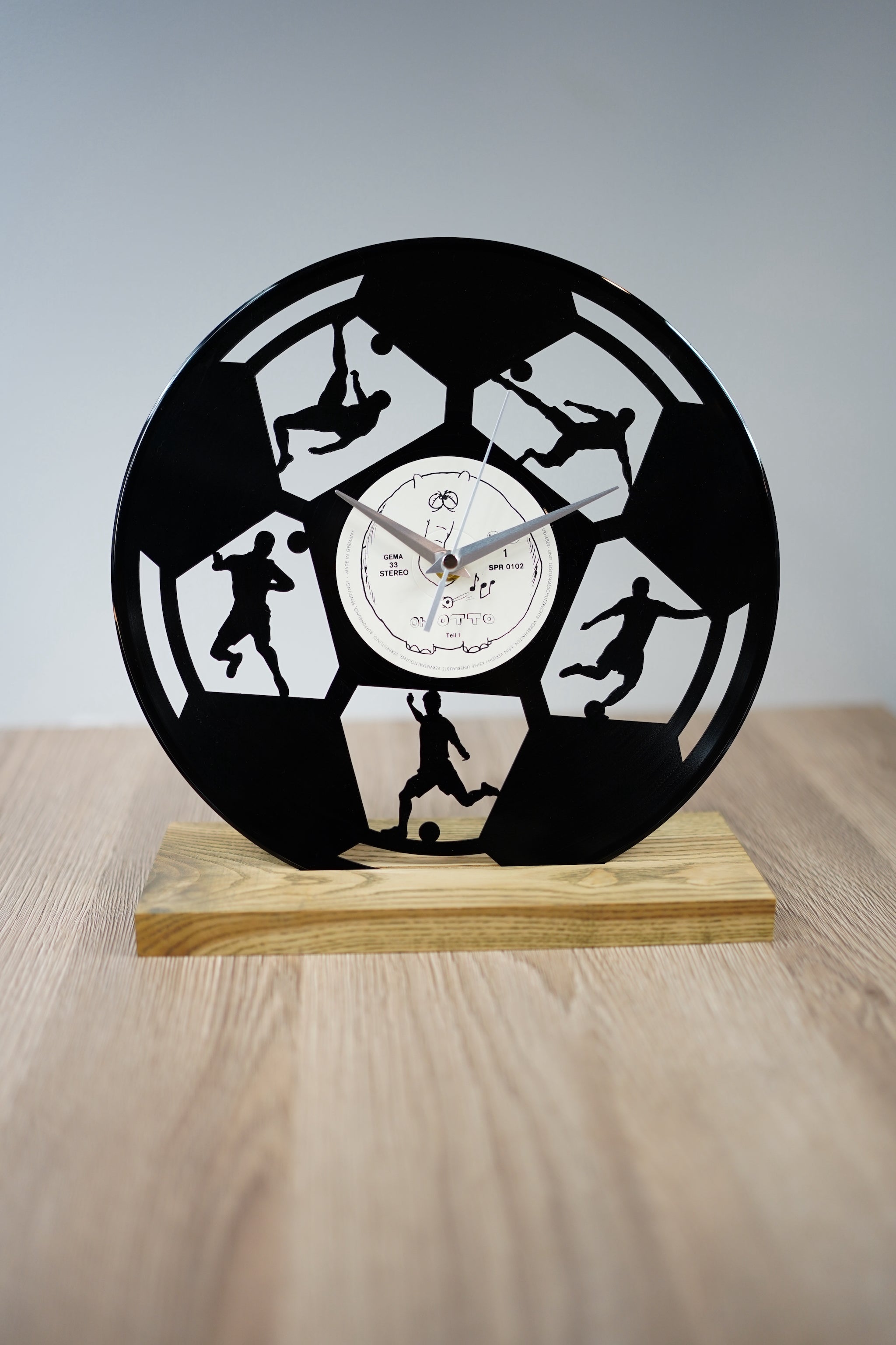 recycled sustainable vinyl record clock gift ideas